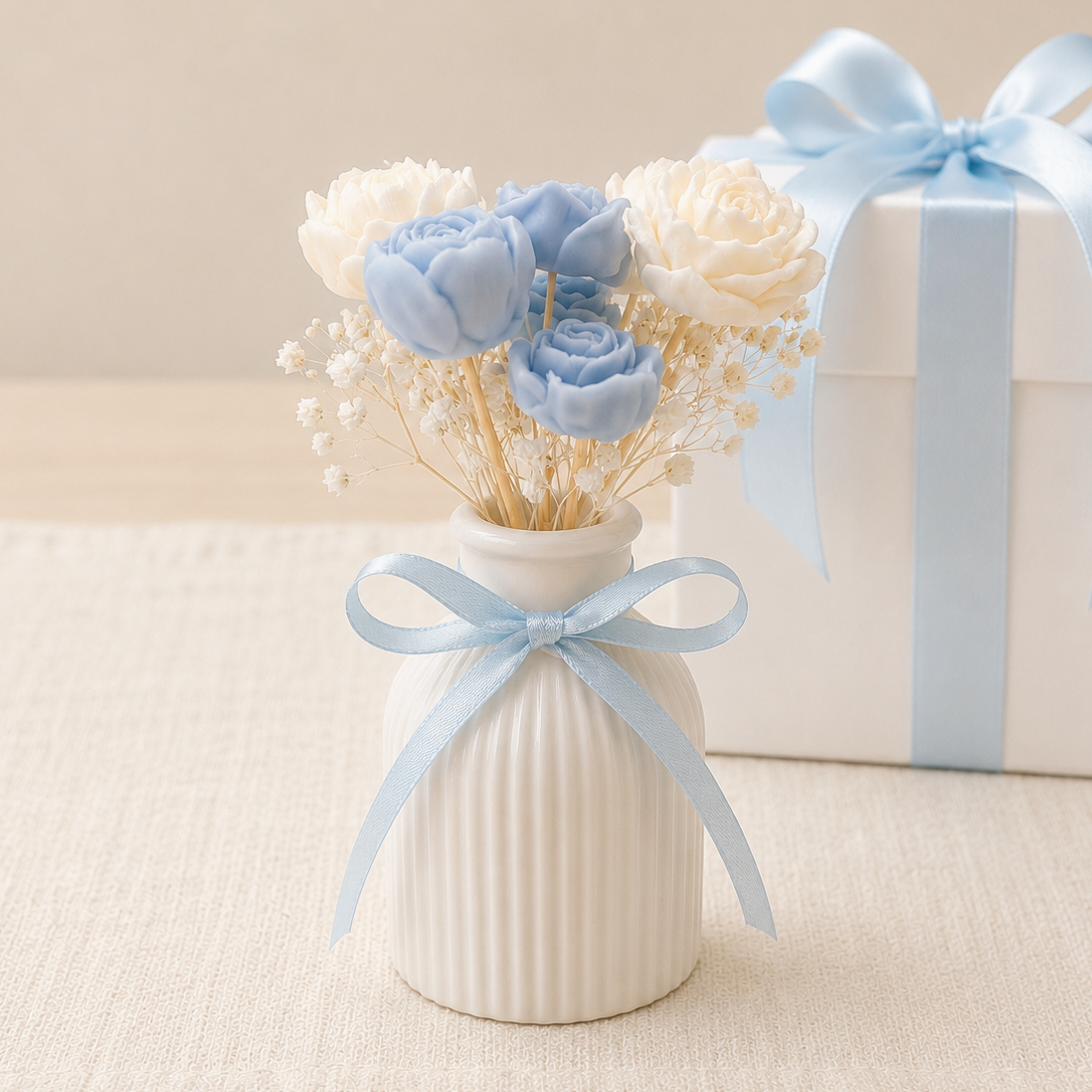 bomboniere artigianali eleganti, vaso con fiori decorativi in cera di soia, per matrimoni, comunioni ed eventi