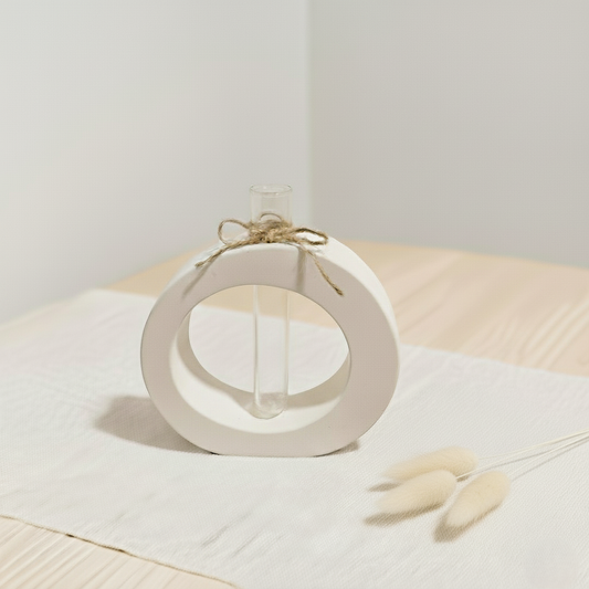 Vaso artigianale in polvere di ceramica. home decor minimal per arredamento moderno ed elegante.