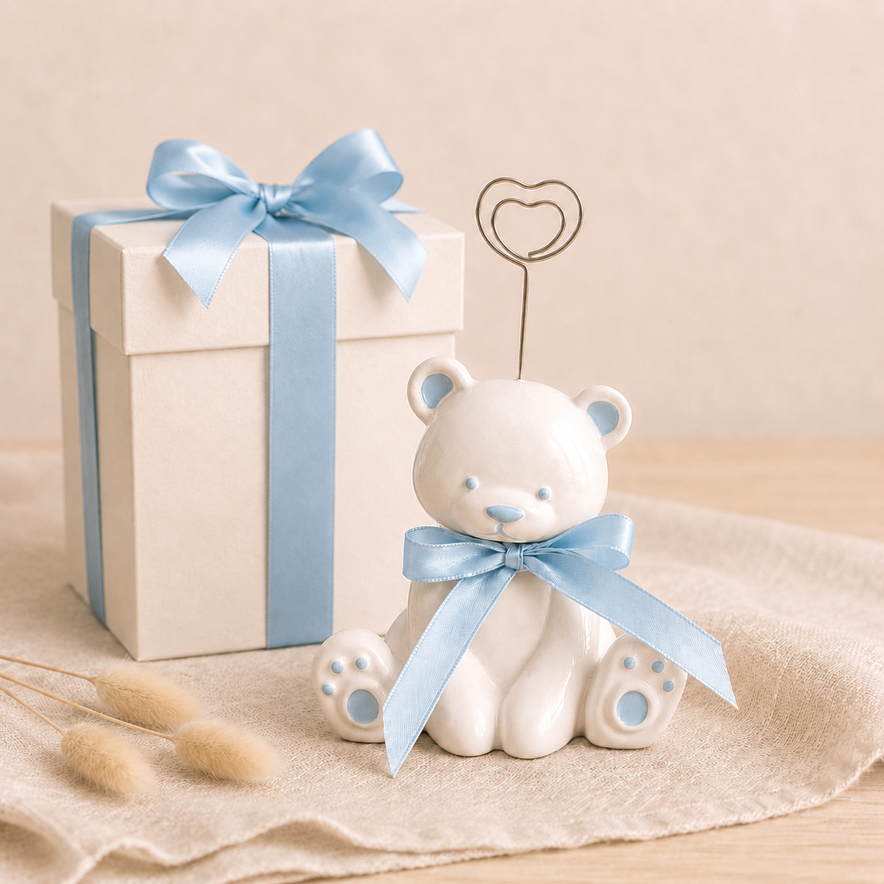 Bomboniera artigianale Teddy Memories orsetto portafoto beige in ceramica con confezione regalo, ideale come bomboniera per matrimonio, battesimo, nascita, baby shower ed eventi speciali