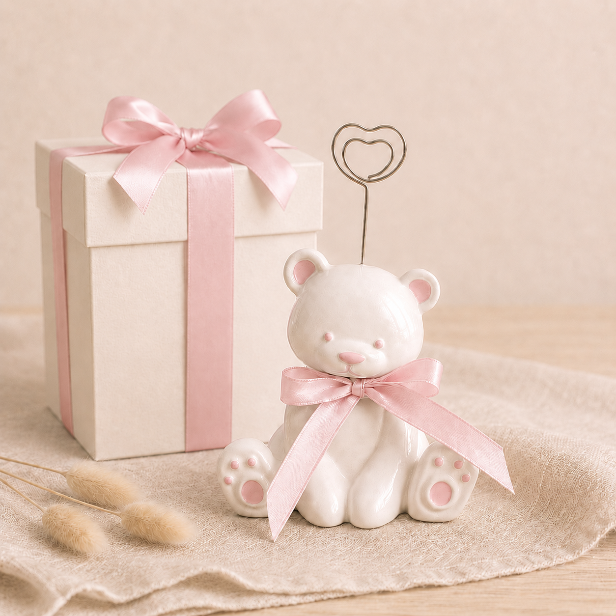 Bomboniera artigianale Teddy Memories orsetto portafoto beige in ceramica con confezione regalo, ideale come bomboniera per matrimonio, battesimo, nascita, baby shower ed eventi speciali