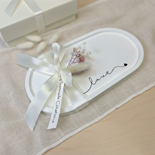 Bomboniera artigianale vassoio portagioie ovale, ideale per matrimoni, decorata con nastro in raso, fiori secchi e scritta personalizzata