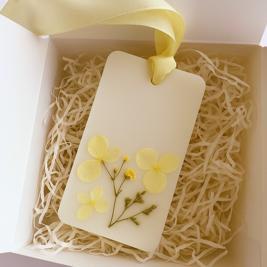 Cialda botanica profumata rettangolare in cera di soia naturale con fiori secchi gialli, ideale come profumatore per armadi e cassetti