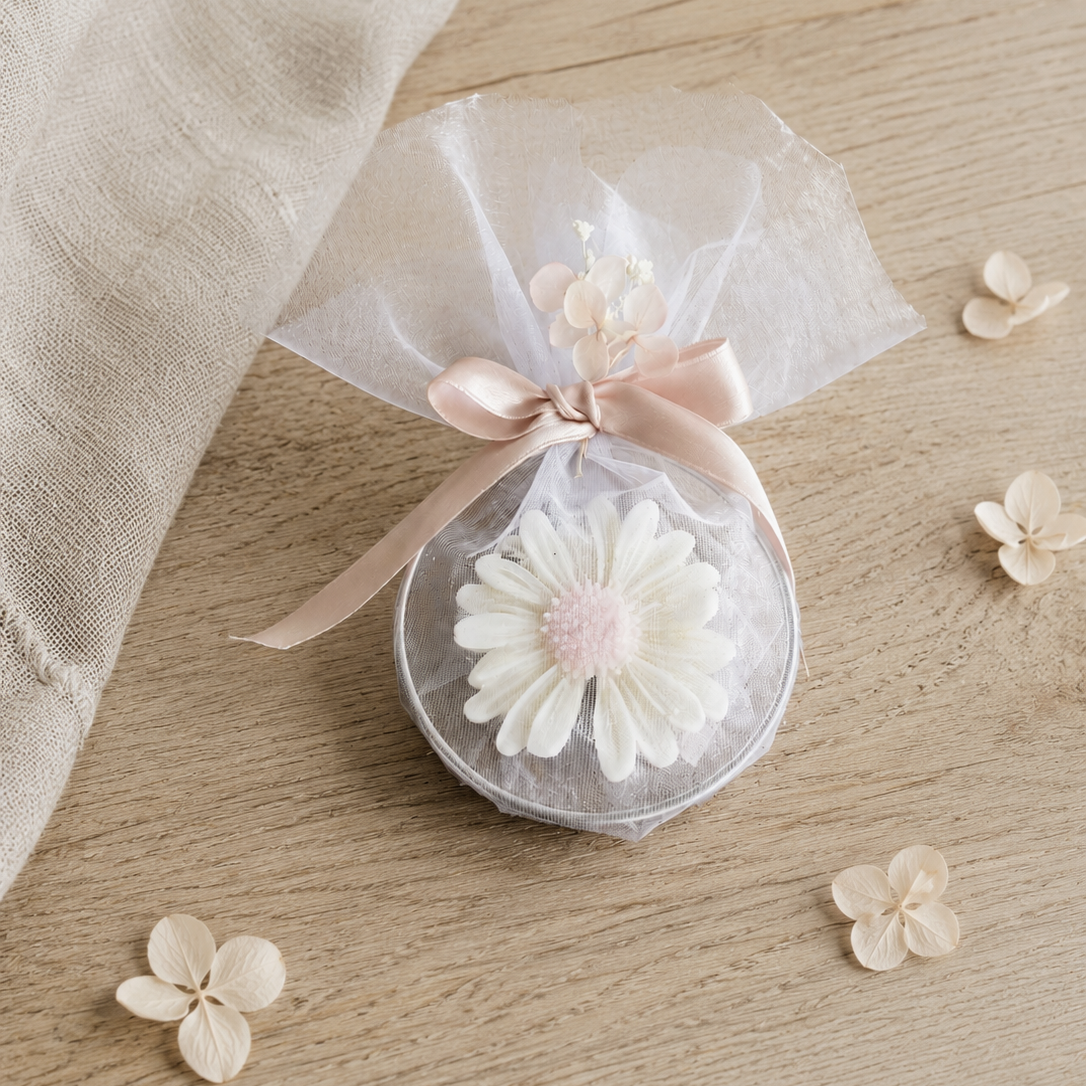 segnaposto a forma di margherita n cera di soia, con dettagli rosa ideale per matrimoni, battesimi, comunioni ed eventi speciali